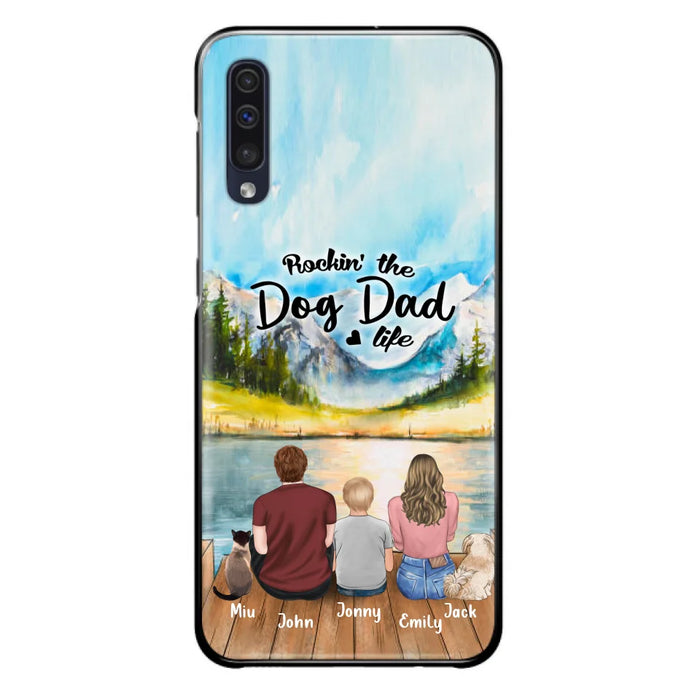 Personalized Pet Couple Phone Case - Parent With 1 Kid And 2 Pets - Case For iPhone And Samsung