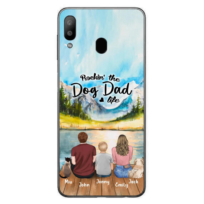 Personalized Pet Couple Phone Case - Parent With 1 Kid And 2 Pets - Case For iPhone And Samsung