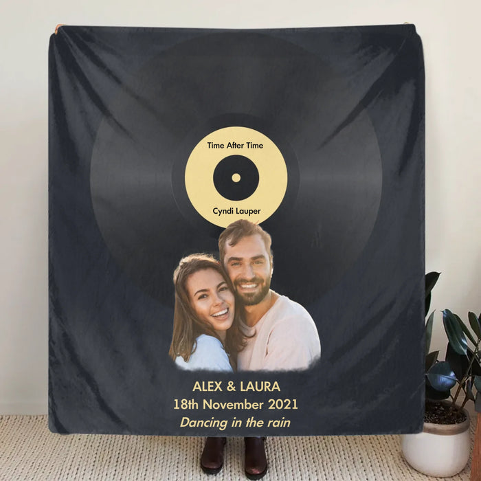 Personalized Couple Blanket – Custom Vinyl Record, Song Lyrics, Names & Special Date – Cozy Romantic Gift for Him or Her